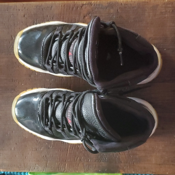 Air Jordan 11 Retro - Picture 3 of 12